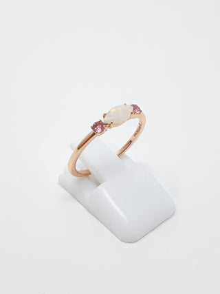 Anillo de oro rosa de 10 quilates con ópalo de 7 x 3,25 mm y turmalina rosa de 2,5 mm
