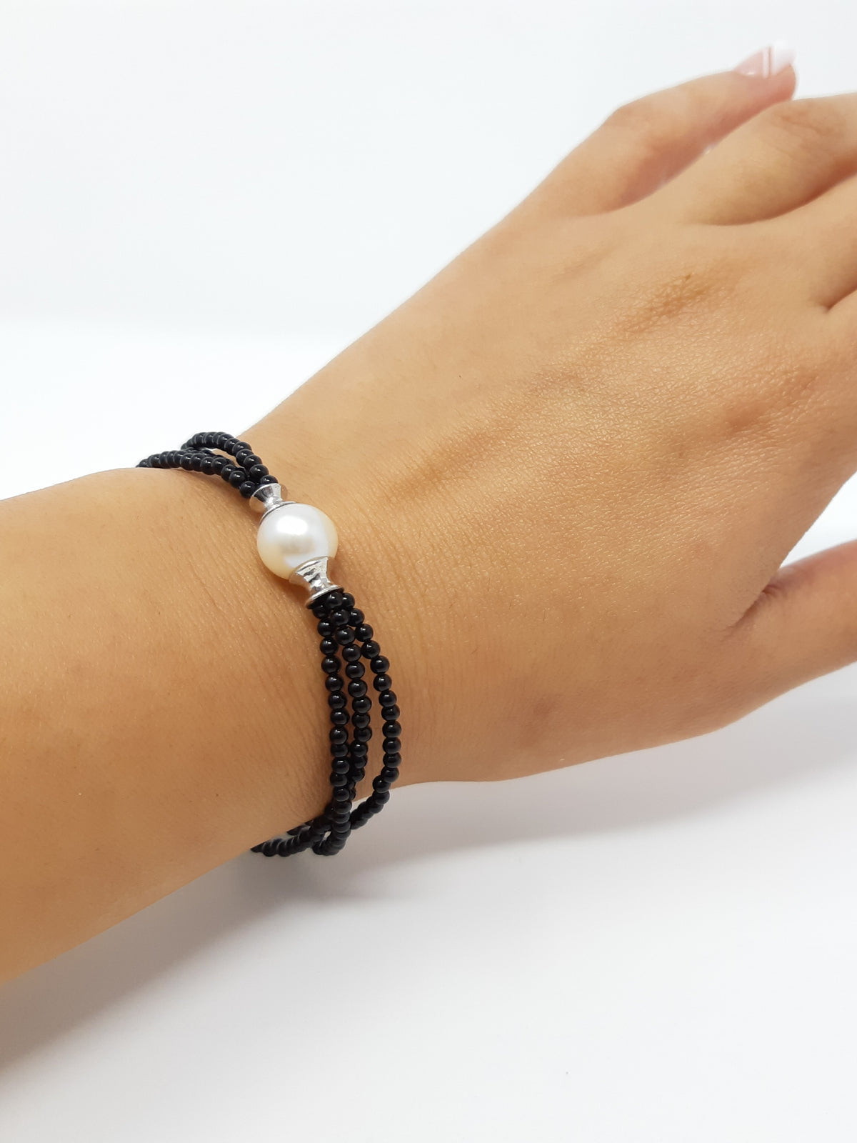 Pearl Bracelet with Onyx