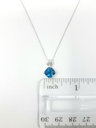 Colgante de topacio azul y diamantes