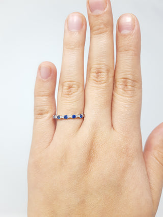 Anillo de zafiro y diamantes
