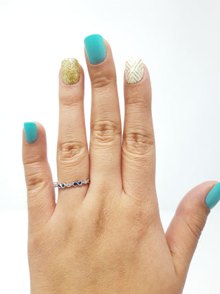 Anillo infinito de diamantes y zafiros en oro blanco de 14 quilates