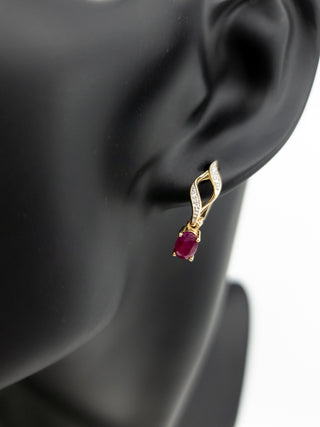 Pendientes de diamantes y rubíes de oro amarillo de 10 quilates