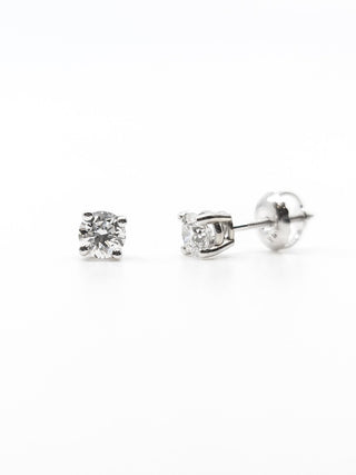Pendientes solitarios de diamantes cultivados en laboratorio de 0,20 quilates de oro blanco de 14 quilates con cierre de rosca