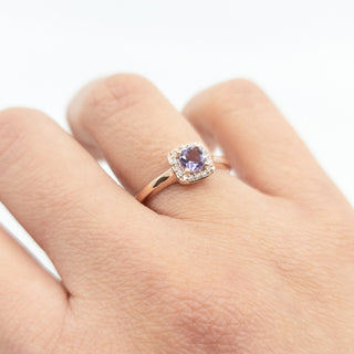 Anillo de oro rosa de 10 quilates con amatista auténtica de 0,35 quilates y halo de diamantes de 0,07 quilates, talla 7