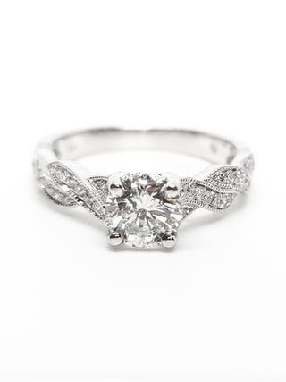 Anillo de compromiso de diamantes canadiense