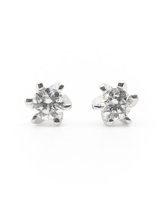 Aretes de oro blanco de 10 quilates con diamantes canadienses de talla redonda de 0,16 quilates