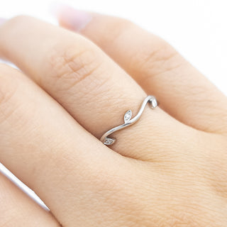 Anillo de oro blanco de 10 quilates con diamantes de talla redonda de 0,024 quilates, tamaño 6,5