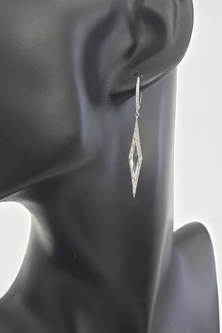 Aretes colgantes de diamantes y topacios blancos en oro blanco de 14 quilates