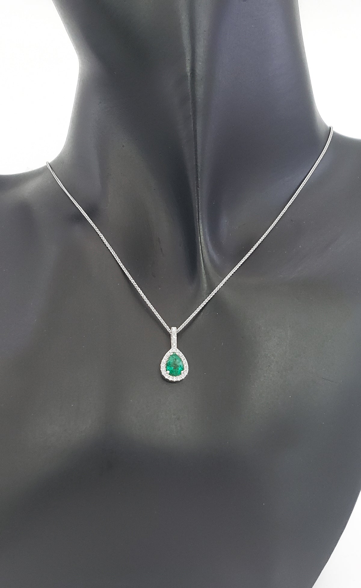 10/14K White Gold 0.70cttw Pear Cut Emerald and 0.11cttw Diamond Pendant, 18&quot;