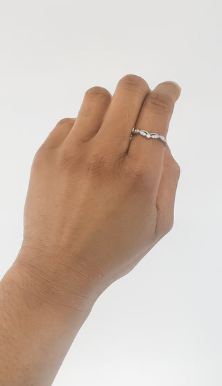 Anillo de oro blanco de 10 quilates con diamantes de 0,11 quilates, tamaño 6,5