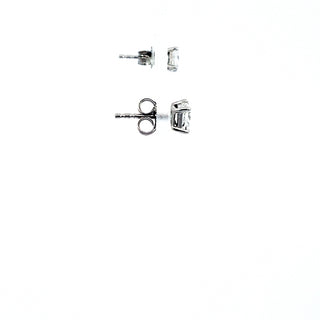 Pendientes solitarios de diamantes de talla princesa cultivados en laboratorio de oro blanco de 14 quilates de 1,00 quilates con espalda de mariposa