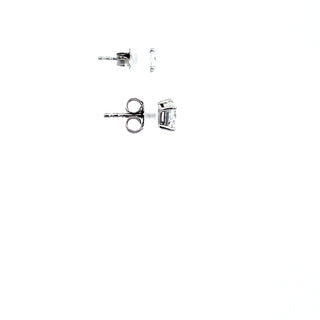 Pendientes solitarios de diamantes de talla princesa cultivados en laboratorio de oro blanco de 14 quilates de 1,00 quilates con espalda de mariposa