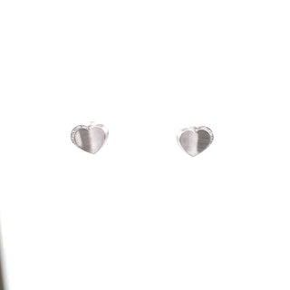 Pendientes de corazón de diamantes de plata de ley de 0,07 quilates