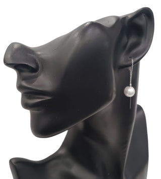 Pendiente "Threader" de perlas cultivadas de 9 mm en oro blanco de 14 quilates