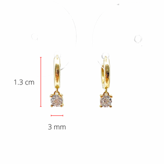 Aretes colgantes colgantes con diamantes de 0,06 quilates en oro amarillo de 10 quilates