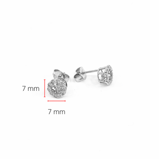 Pendientes de oro blanco de 10 quilates con halo de diamantes de 0,50 quilates