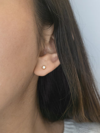 Aretes de diamantes canadienses en oro amarillo de 10 quilates
