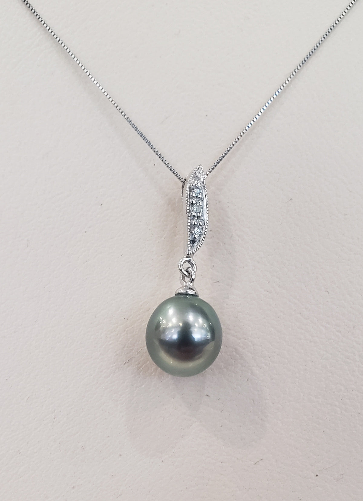 10/18K White Gold Tahitian Pearl and Diamond Pendant - 18&quot;