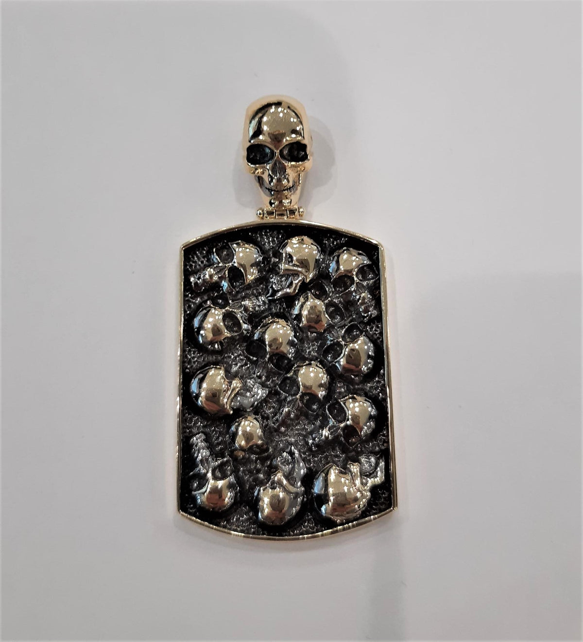 10KY Multiple Skulls with Black Rhodium - Men&#39;s Pendant