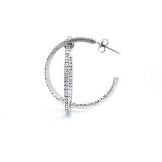 Aretes tipo argolla con diamantes de 0,74 quilates en oro blanco de 14 quilates