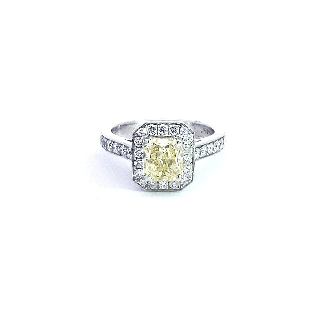 Anillo de compromiso con halo de diamantes de talla cojín de color amarillo elegante de 1,64 quilates en oro blanco de 14 quilates, tamaño 6,5