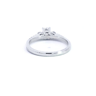 Anillo de compromiso de diamantes redondos de talla brillante de 0,42 quilates en oro blanco de 14 quilates