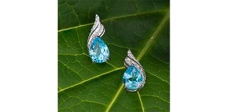 Aretes de oro blanco de 10 quilates con topacio azul de 2,00 quilates y diamantes de 0,12 quilates