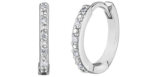 Pendientes tipo argolla/huggie con diamantes de 0,05 quilates en oro blanco de 10 quilates