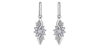 Aretes de diamantes de 0,50 quilates en oro blanco de 10 quilates