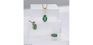 Aretes de diamantes y esmeraldas de talla ovalada en oro amarillo de 10 quilates 
