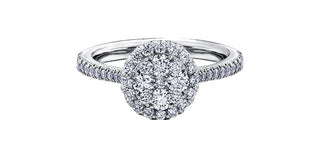 Anillo de compromiso de diamantes