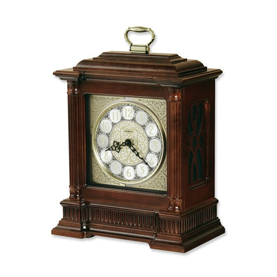 Howard Miller Akron Reloj de manto de cuarzo con repique de madera y acabado en cerezo