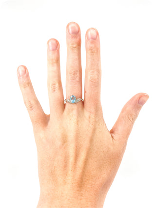Anillo de oro blanco de 10 quilates con topacio azul genuino de 1,40 quilates y diamante de 0,16 quilates, talla 6,5