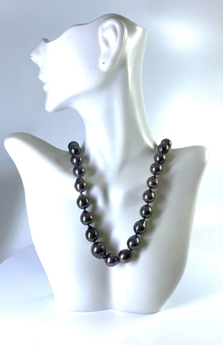 Black Tahitian Pearl Strand with 14K White Gold Pearl Clasp - 18"