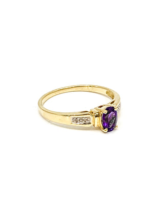 Anillo de oro amarillo de 10 quilates con amatista de talla ovalada de 0,44 quilates y diamante de 0,02 quilates, talla 6,5