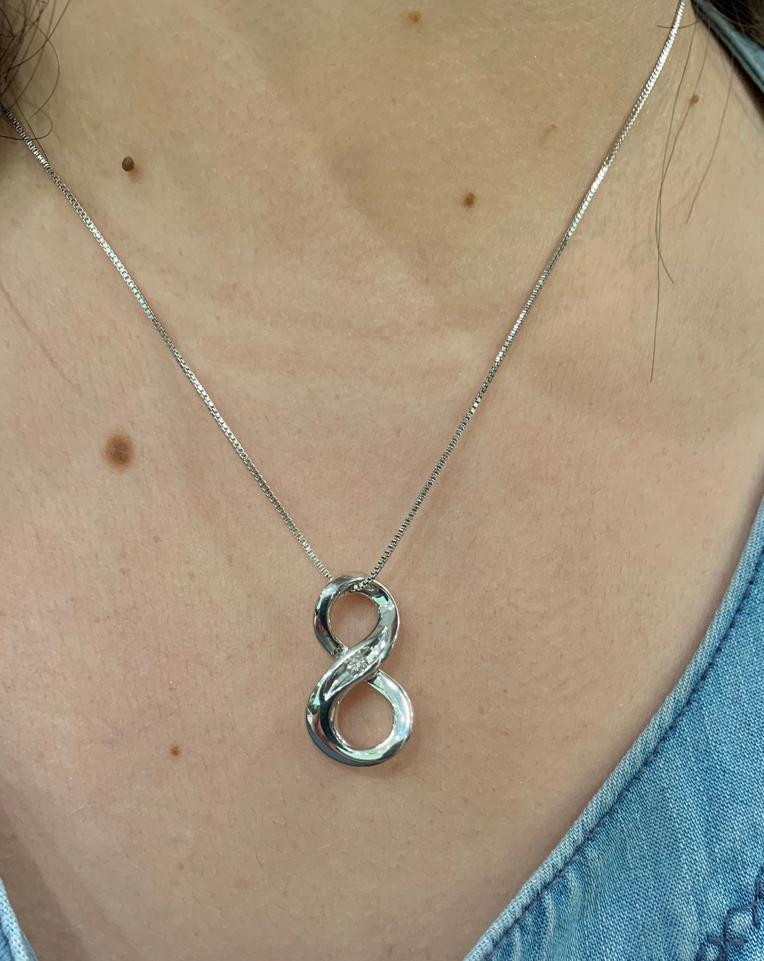 Sterling Silver 0.063cttw Diamond Infinity Necklace, 18"
