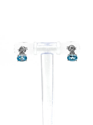 Pendientes de oro blanco de 10 quilates con topacio azul genuino de 1,20 quilates y diamantes de 0,02 quilates