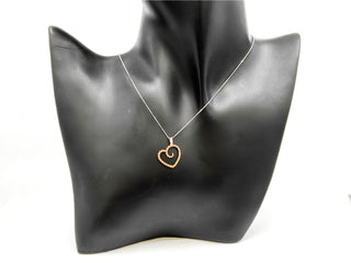 Colgante en forma de corazón con diamantes de 0,04 quilates en oro blanco y rosa de 10 quilates, 18"