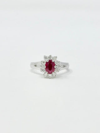 Anillo de rubí y diamantes