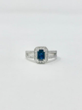 Anillo de zafiro y diamantes