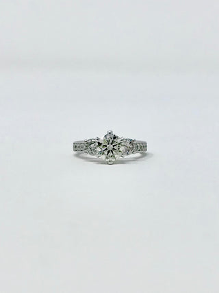 Anillo de compromiso de diamantes
