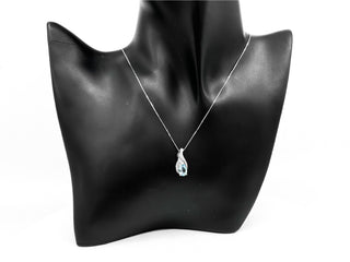 Colgante de oro blanco de 10 quilates, topacio azul de 1,40 quilates y diamante de 0,10 quilates, 18"