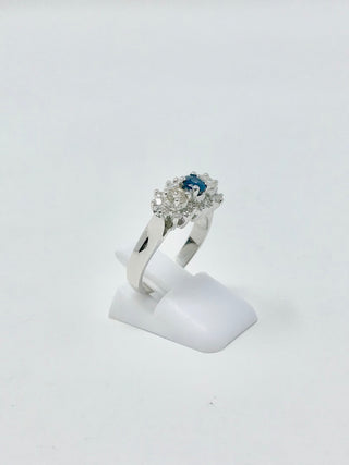 Anillo de zafiro y diamantes