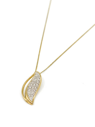 Colgante con pavé de diamantes de 0,06 quilates en oro amarillo de 10 quilates, 18"
