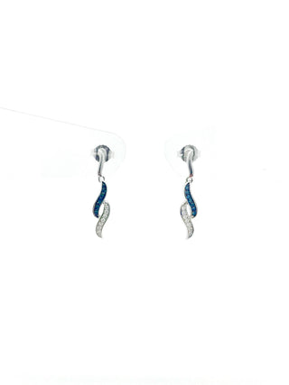 Pendientes de diamantes azules tratados