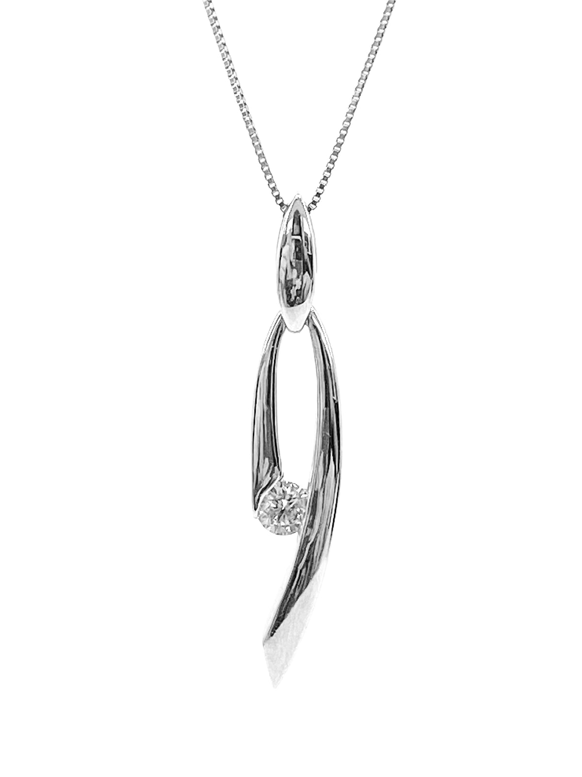 10K White Gold 0.12cttw Canadian Diamond Necklace, 18&quot;