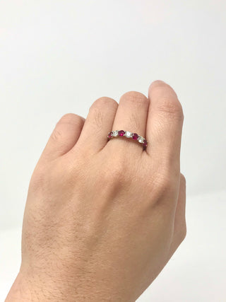 Anillo de rubí y diamantes