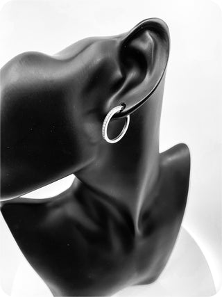 Pendientes tipo argolla con bisagras Huggie de oro blanco de 10 quilates con diamantes de 0,25 quilates