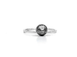 Anillo de perlas negras mejoradas de color agua dulce genuina de 6,0 mm de oro blanco de 10 quilates, tamaño 6,5