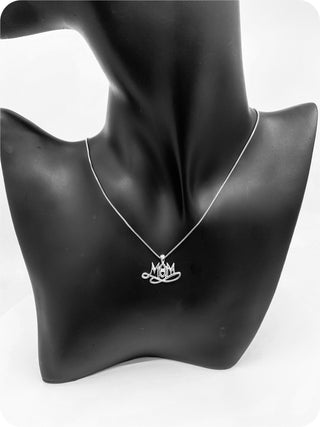 Colgante "Mamá" de diamante canadiense de plata de ley de 0,024 quilates, 18"